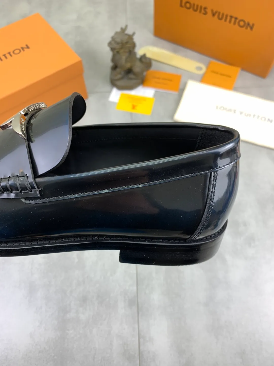 Men's men's shoes 💰P542 New style 💶[LOUIS VUITTON] Water-dyed Niuli Original order New style 🍀LV Louis Vuitton *——Top version of LV classic leather shoes! Made of imported original calfskin, original leather side strips and wear-resistant high-end rubber outsole! High quality products! Color: 3️⃣optional Size: 38-44 (45 customized)